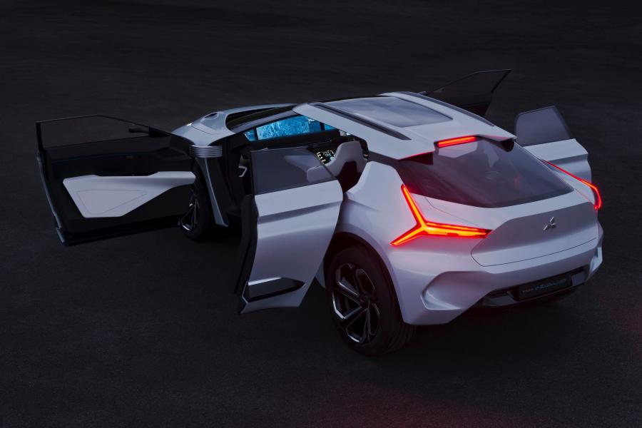  Mitsubishi e-Evolution Concept 2017 года  (фото 23 из 40)